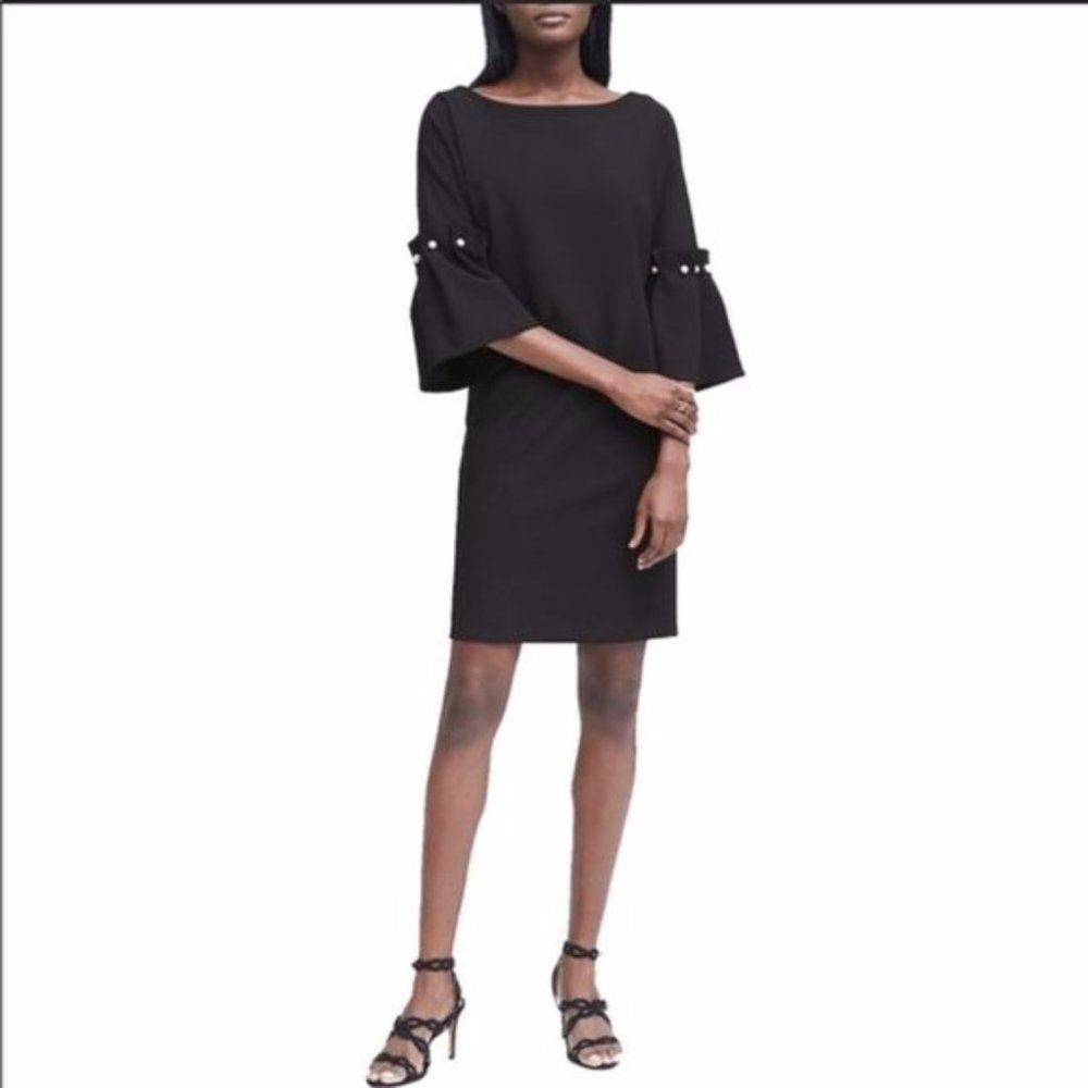 BLACK BELL SLEEVES SHIFT LITTLE BLACK DRESS